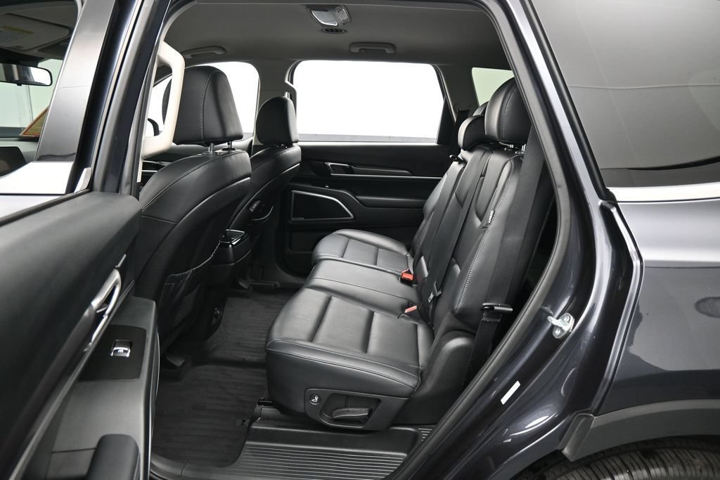 Used 2025 Kia Telluride LX FWD image 31