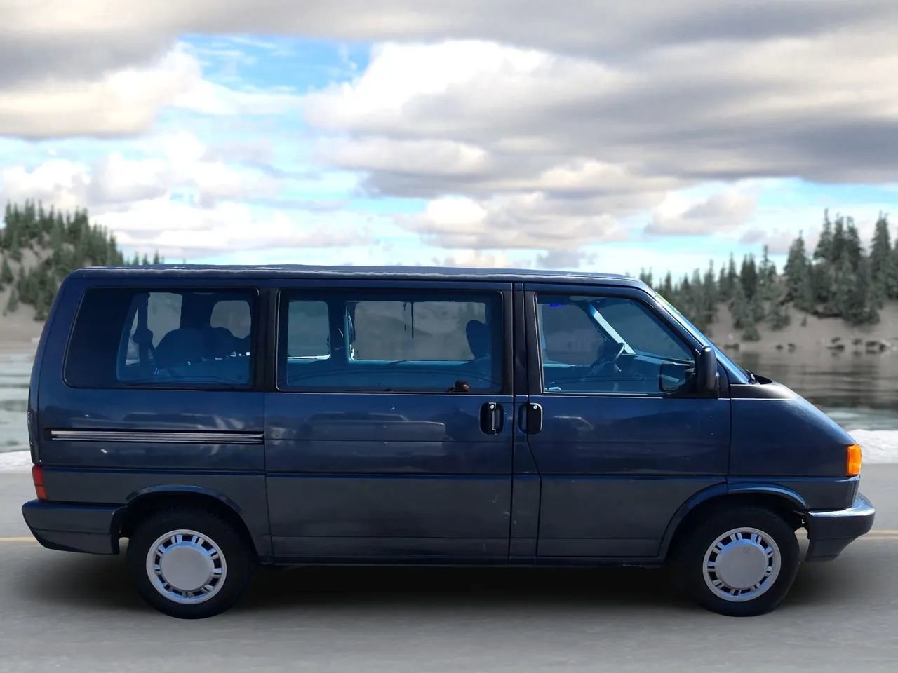 Used 1993 Volkswagen Eurovan GL image 2