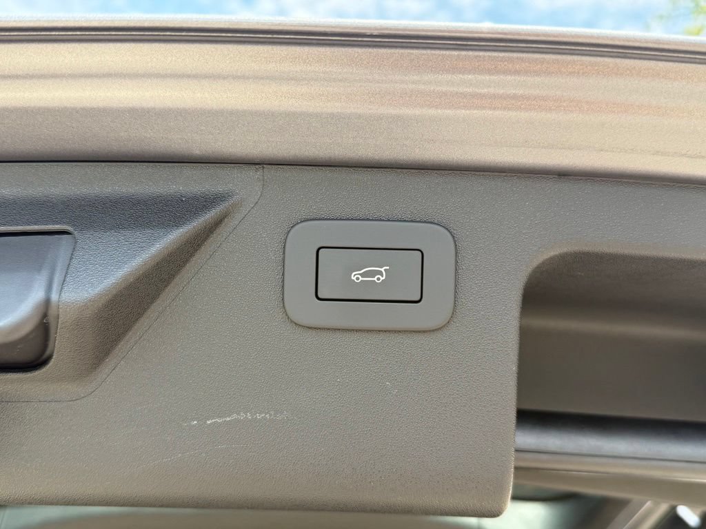 Certified 2025 Land Rover Discovery Sport Dynamic SE AWD/4WD image 38