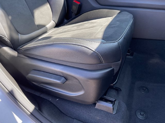 Used 2025 Jeep Grand Cherokee Altitude AWD/4WD image 32