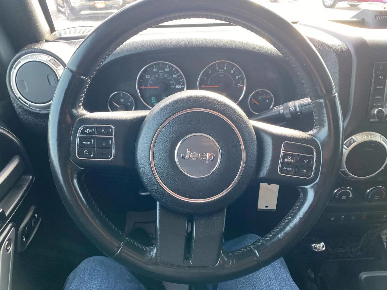 Used 2017 Jeep Wrangler Unlimited Rubicon w/ Cold Weather Group image 13