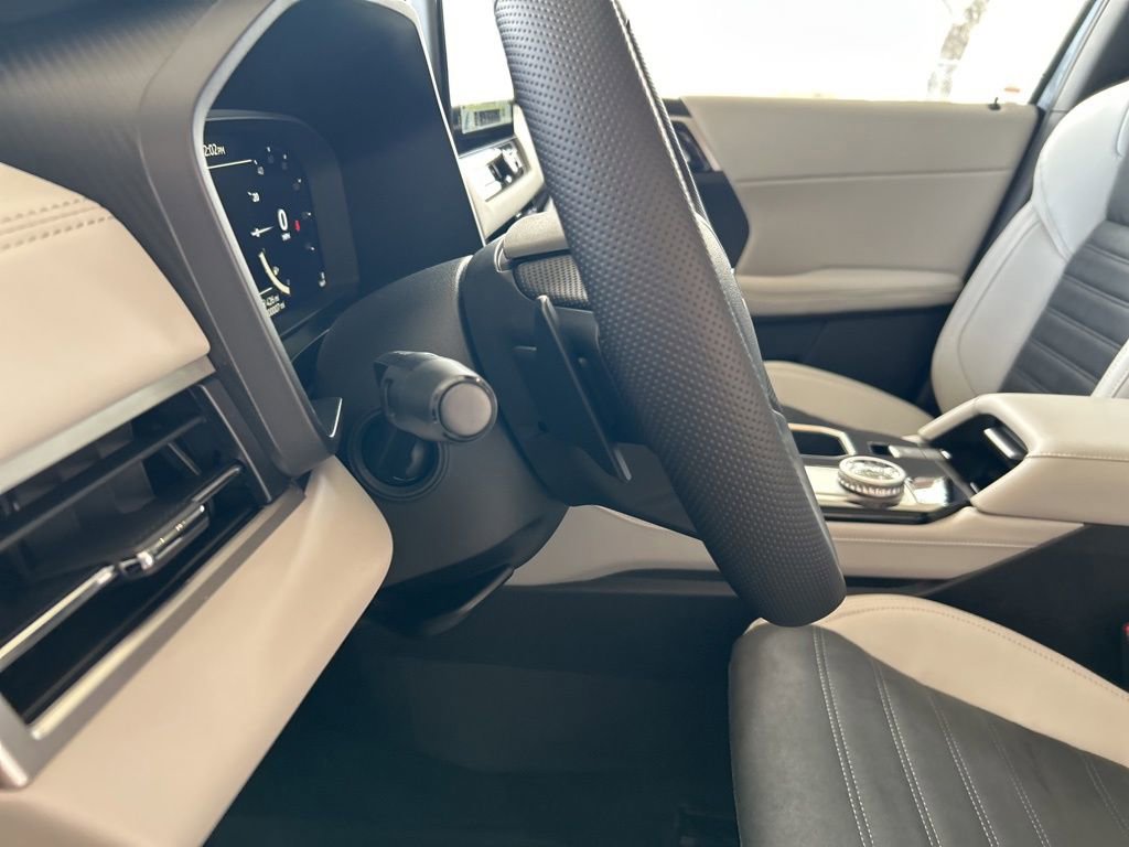 New 2026 Mitsubishi Outlander SE image 41