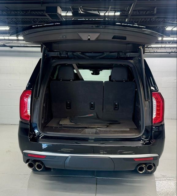 Used 2024 GMC Yukon Denali w/ Denali Reserve Package image 9