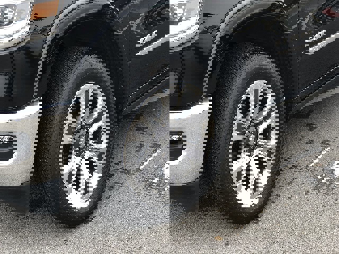 Used 2023 RAM 1500 Limited image 2