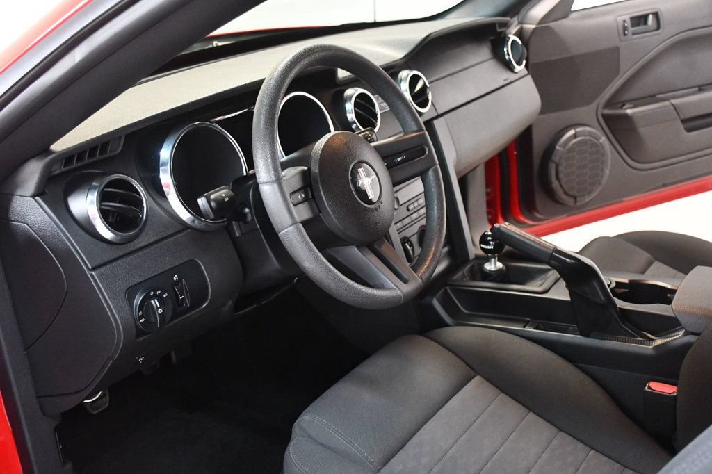 Used 2005 Ford Mustang GT RWD image 27