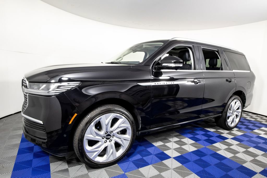 Used 2025 Lincoln Navigator Reserve AWD/4WD image 1