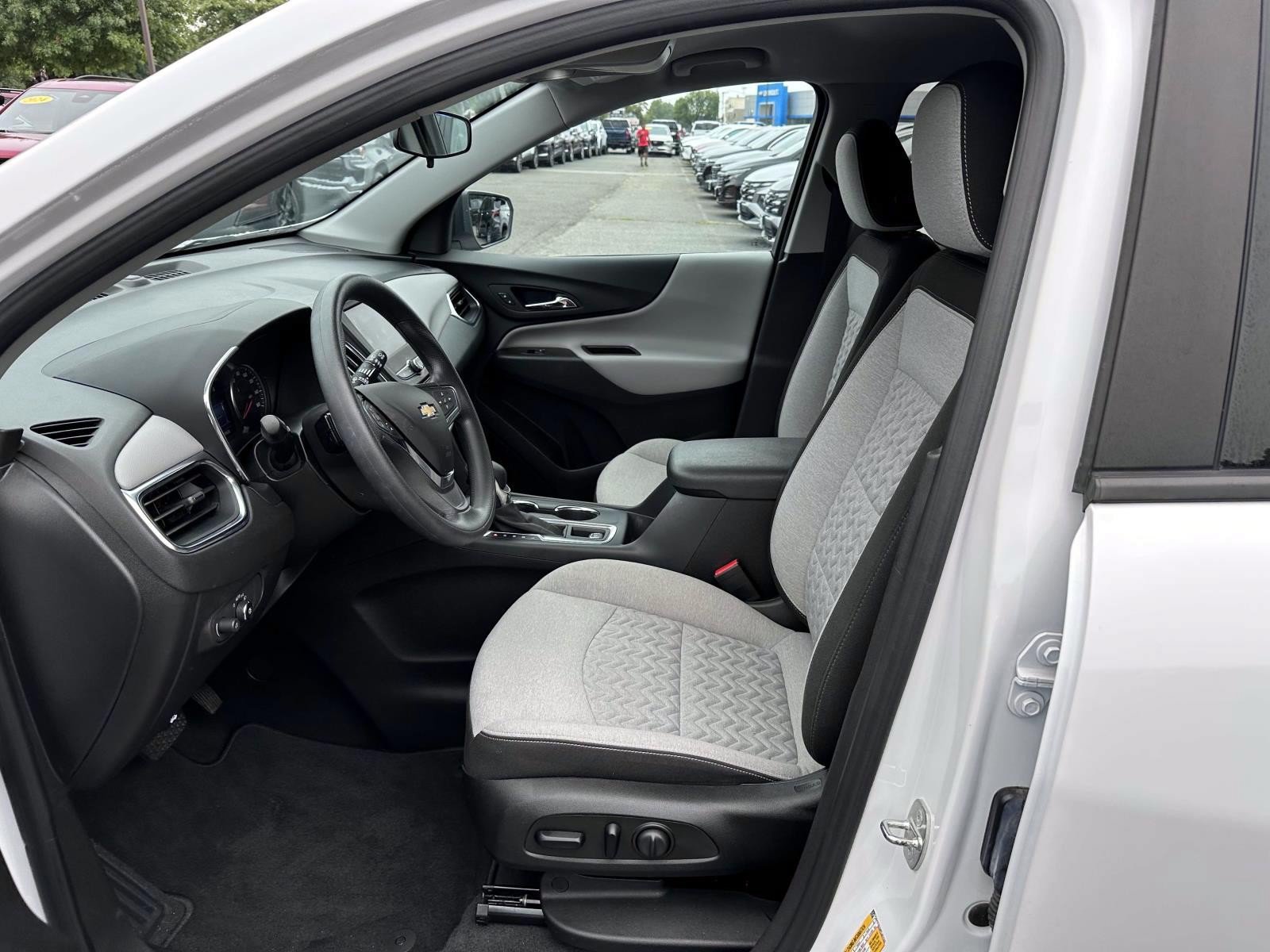 Used 2023 Chevrolet Equinox LS w/ LS Convenience Package AWD/4WD image 11