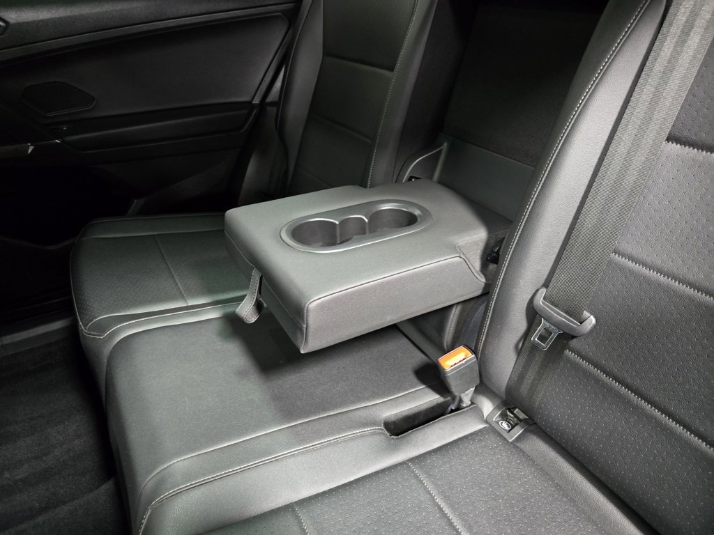 Used 2020 Volkswagen Tiguan SE w/ Panoramic Sunroof Package image 33