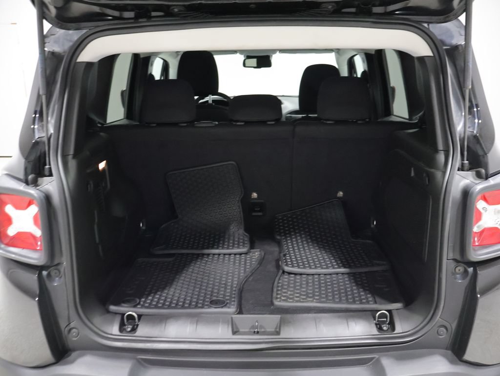 Certified 2023 Jeep Renegade Latitude w/ Sun/Sound Group AWD/4WD image 5