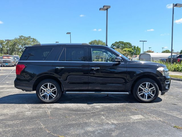 Used 2022 Ford Expedition Limited RWD image 3
