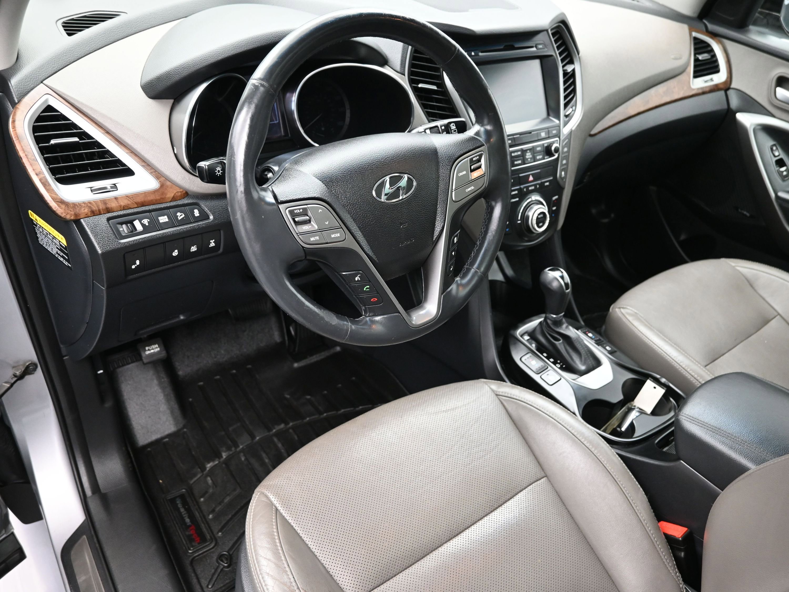 Used 2017 Hyundai Santa Fe Limited image 22