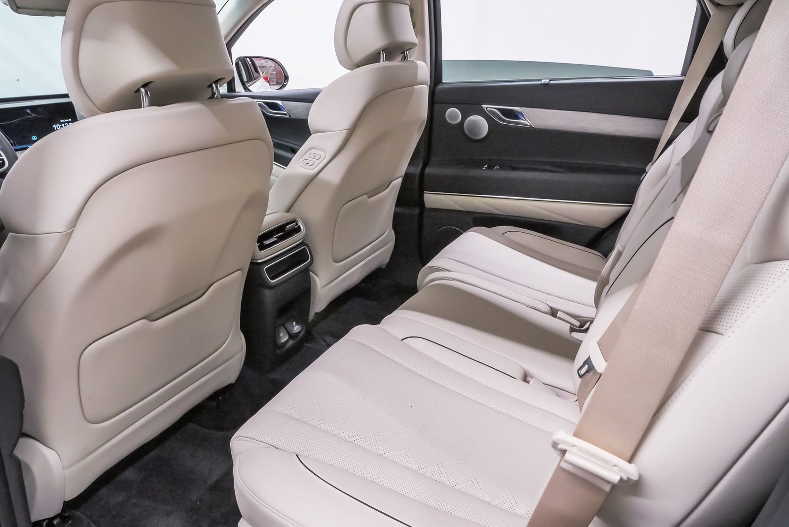 Certified 2026 Genesis GV80 2.5T Advanced image 11