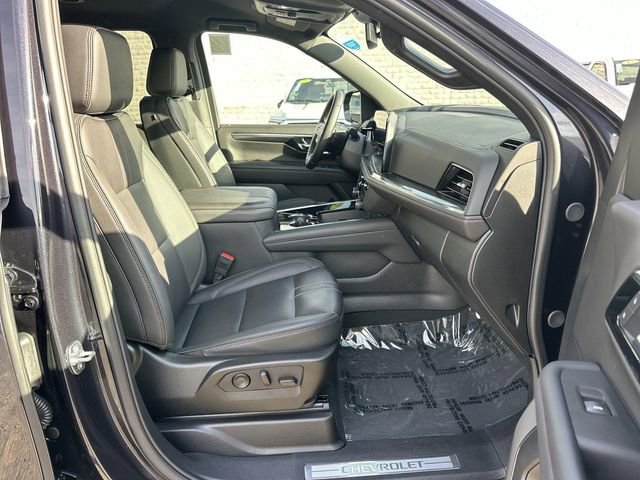 Used 2025 Chevrolet Suburban RST image 27