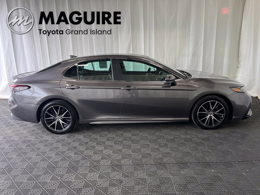 Used 2023 Toyota Camry SE AWD/4WD image 2