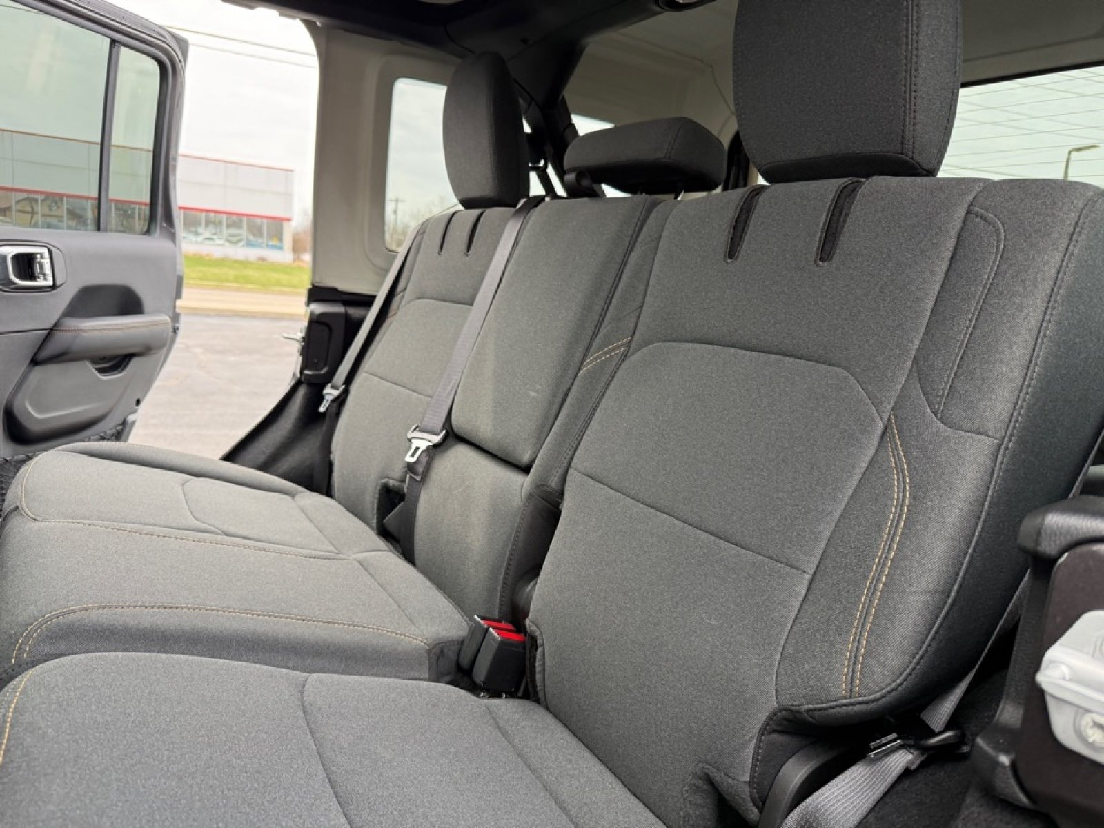 Used 2025 Jeep Wrangler Unlimited Sahara AWD/4WD image 29