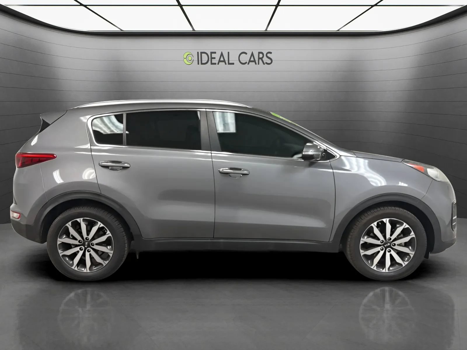 Used 2017 Kia Sportage EX w/ EX Technology Package FWD image 4