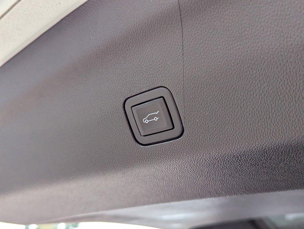 Used 2023 GMC Yukon SLT image 34