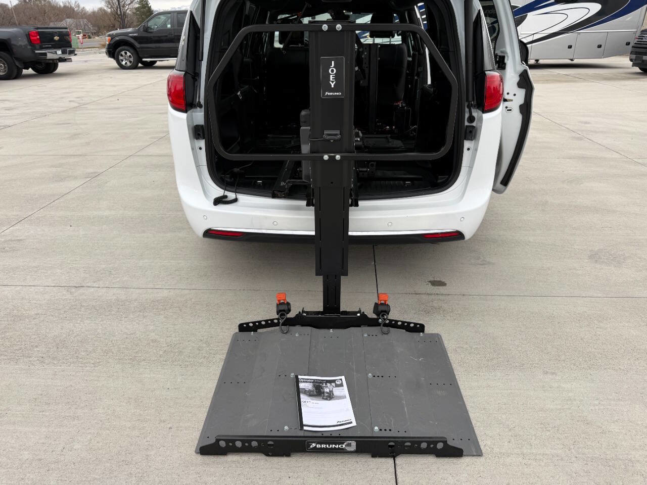 Used 2020 Chrysler Pacifica Touring-L image 31