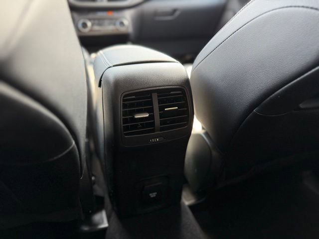 Used 2020 Ford Escape Titanium image 22