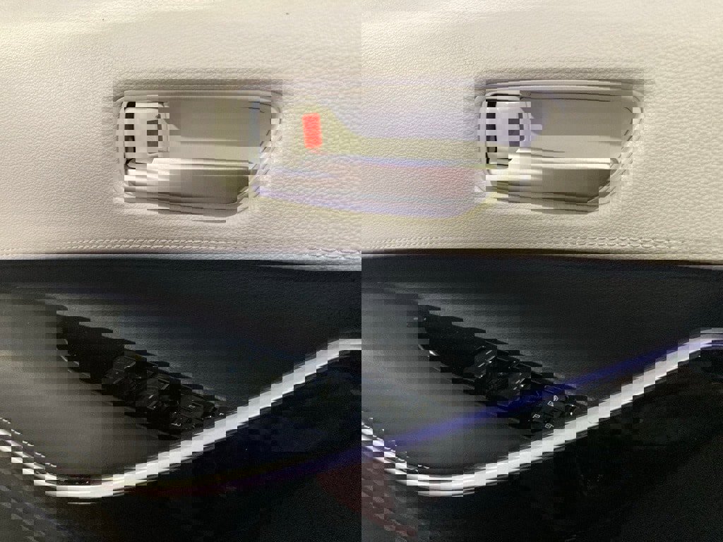 Used 2023 Toyota Corolla XSE image 11