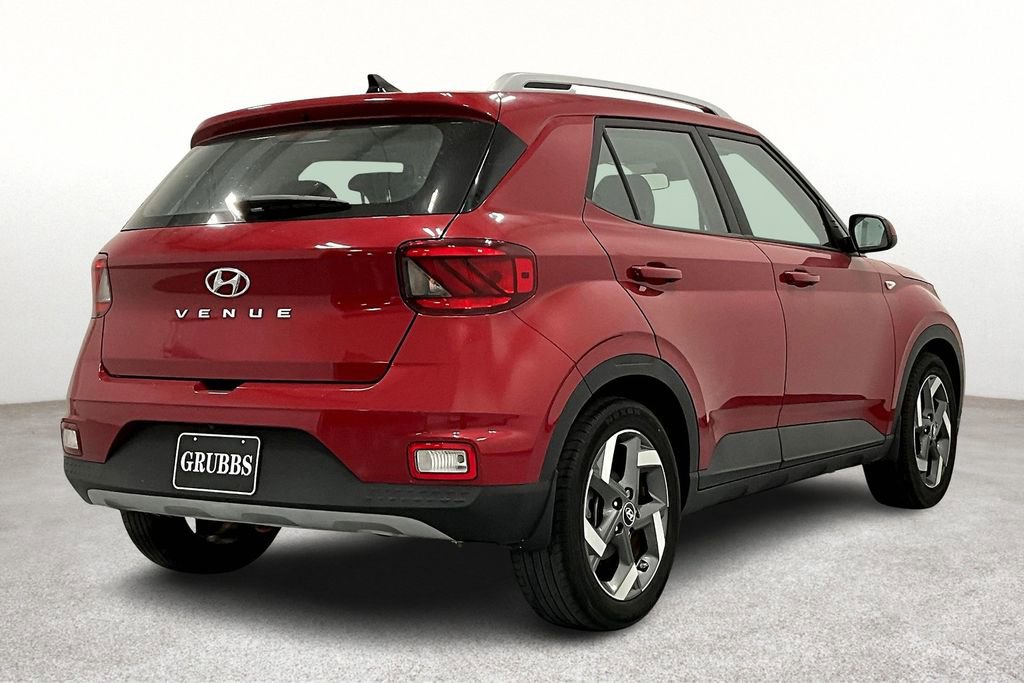 Used 2022 Hyundai Venue SEL w/ Cargo Package image 2