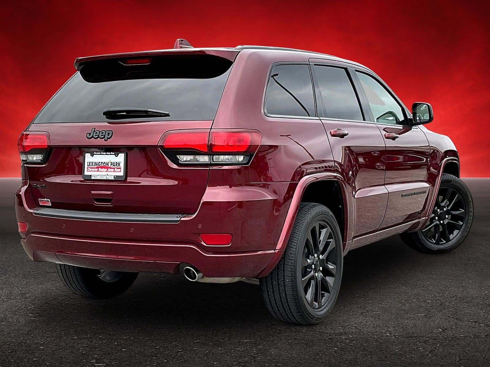 Used 2022 Jeep Grand Cherokee Laredo X AWD/4WD image 5