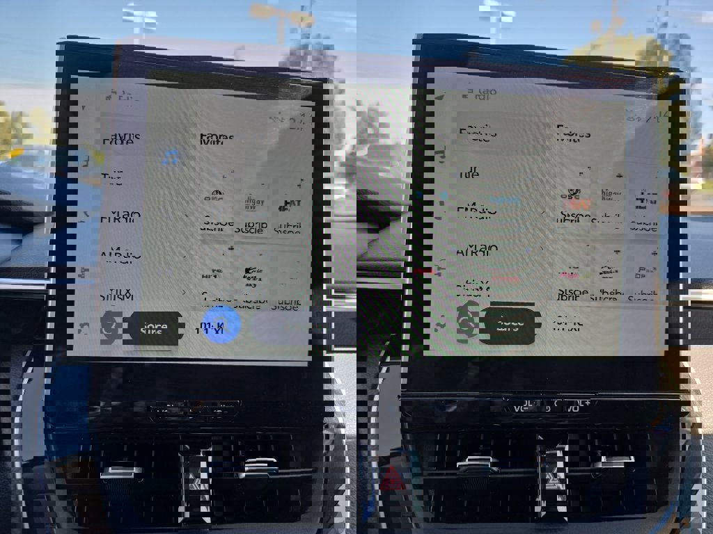 Used 2025 Toyota Corolla XLE image 24