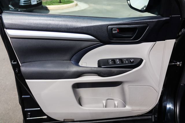 Used 2014 Toyota Highlander LE AWD/4WD image 34