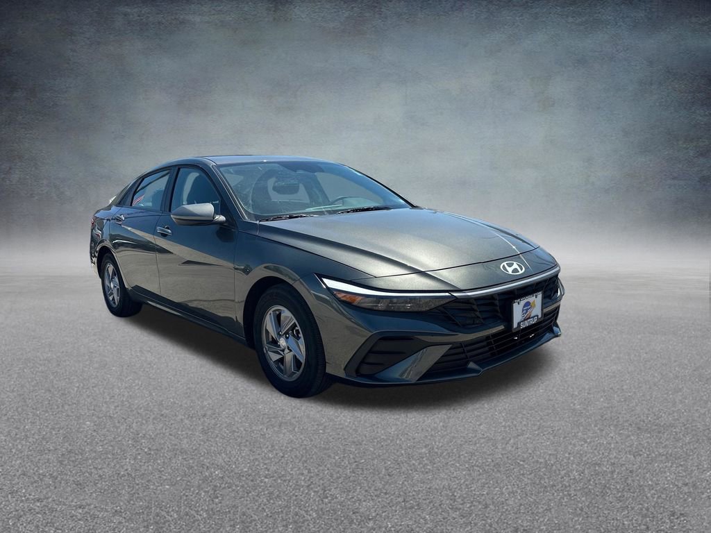 Certified 2025 Hyundai Elantra SE FWD image 8