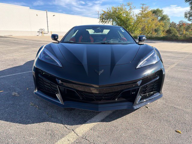 Used 2025 Chevrolet Corvette E-Ray w/ Stealth Interior Trim Package AWD/4WD image 2