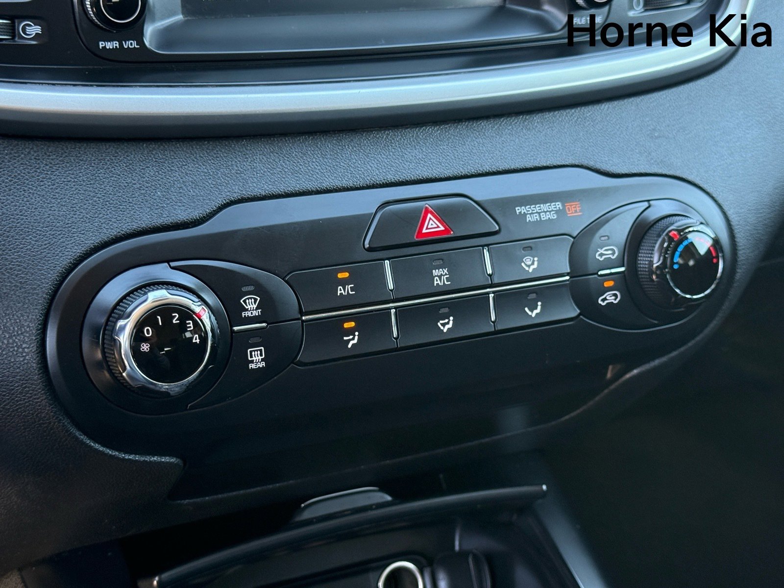 Used 2020 Kia Sorento LX image 19