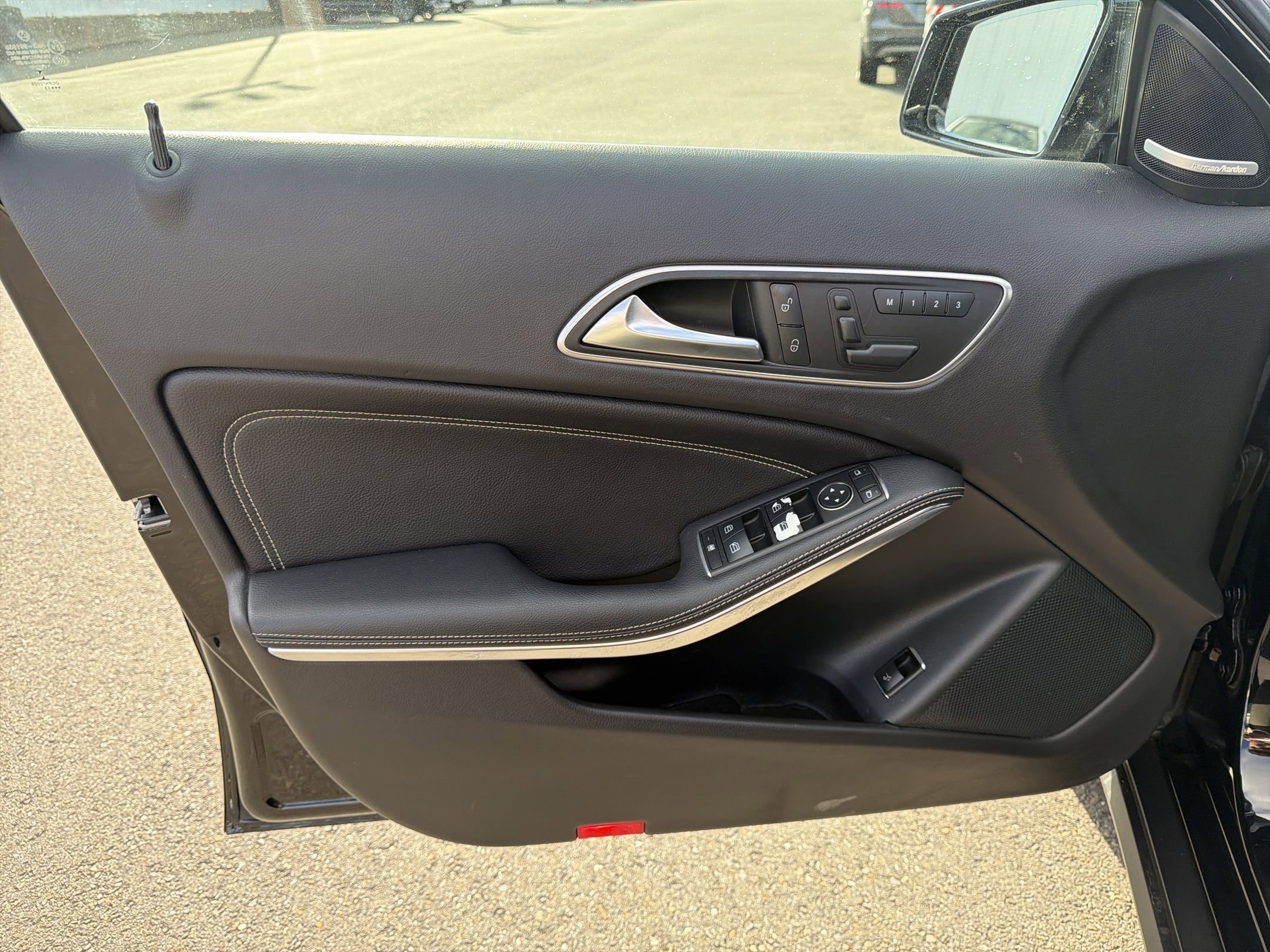 Used 2015 Mercedes-Benz GLA 250 4MATIC image 9