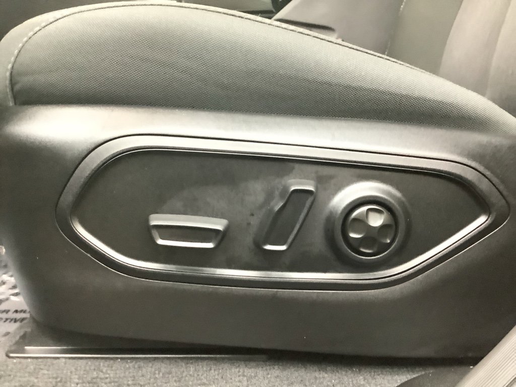 New 2025 Jeep Grand Cherokee Laredo X w/ Luxury Tech Group I image 14