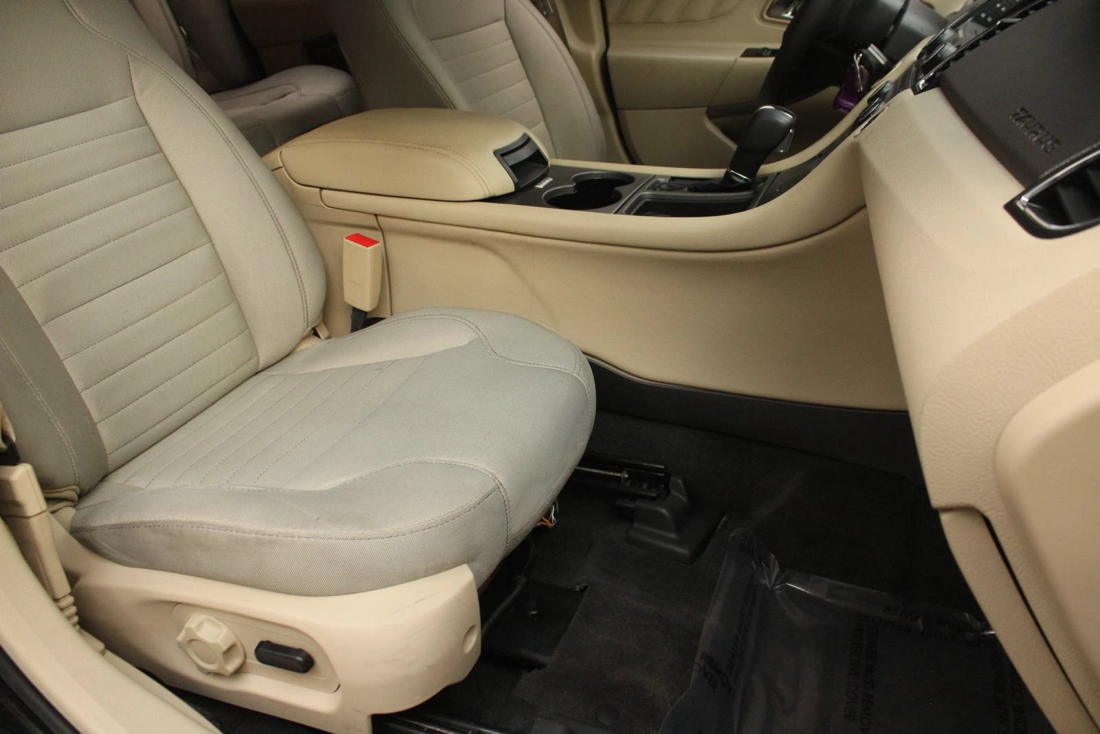 Used 2016 Ford Taurus SE FWD image 29