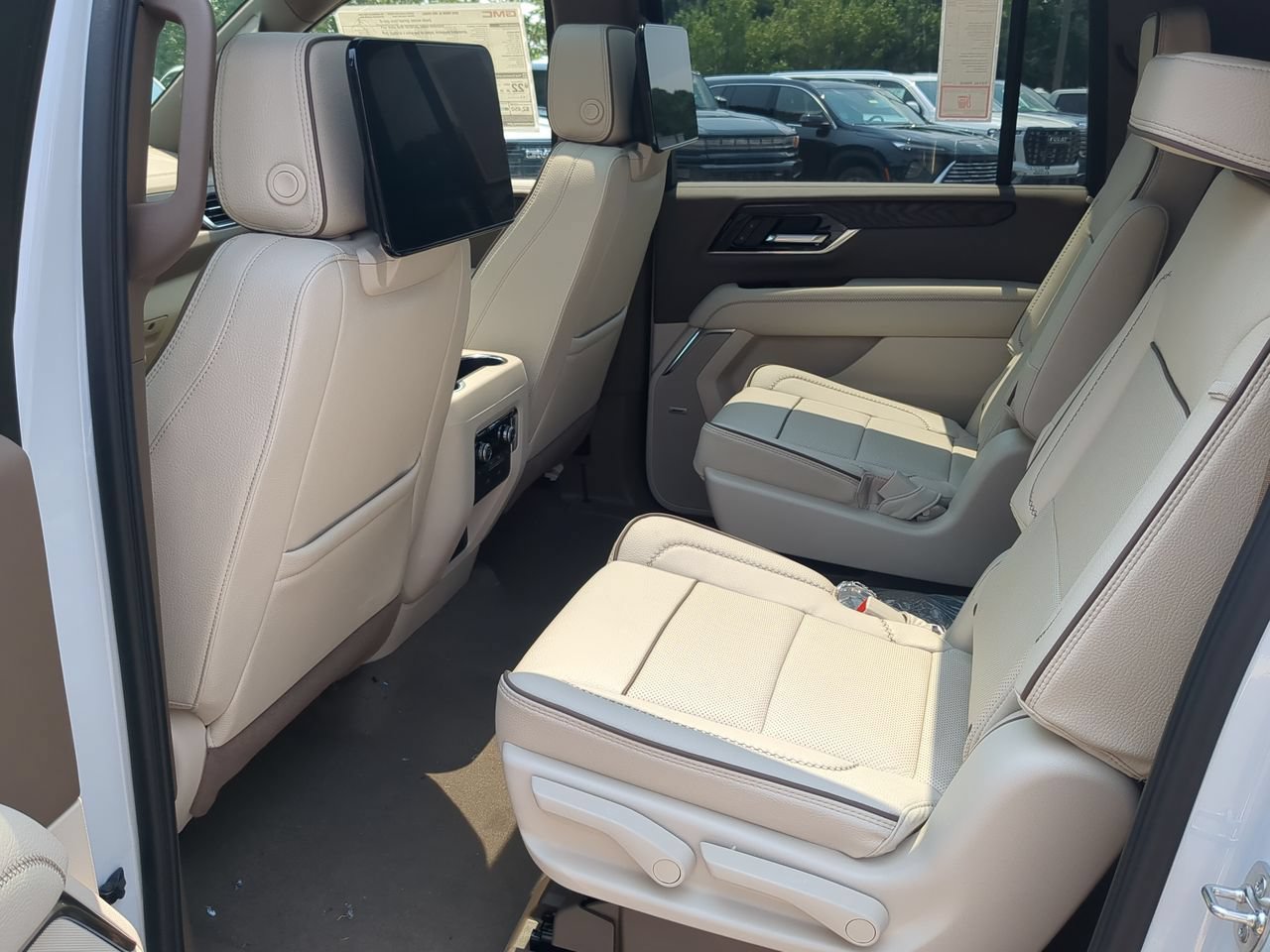 New 2026 GMC Yukon XL Denali w/ Denali Reserve Package AWD/4WD image 26