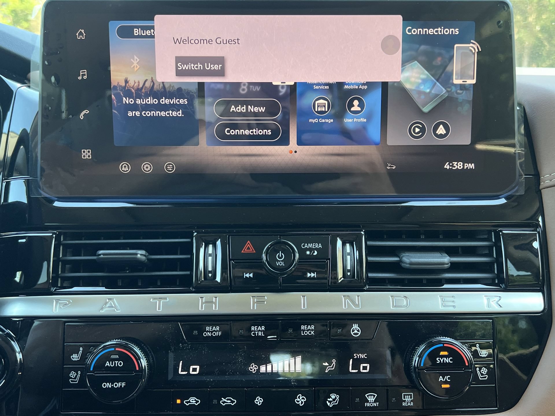 New 2026 Nissan Pathfinder Platinum w/ Accent Package FWD image 4