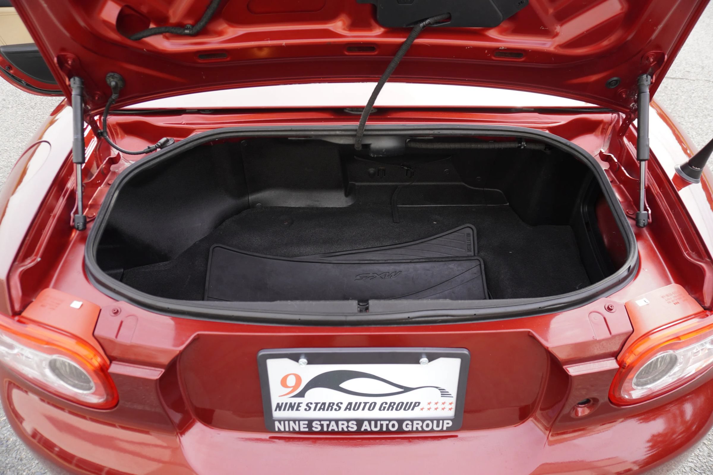 Used 2010 MAZDA MX-5 Miata Grand Touring w/ Premium Pkg RWD image 19