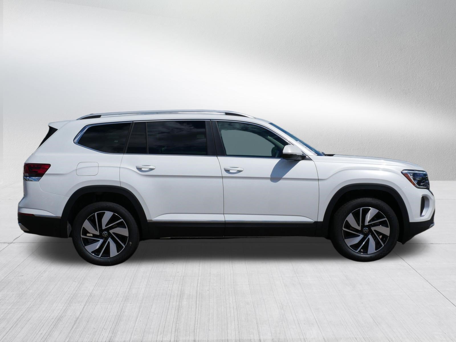 New 2026 Volkswagen Atlas SEL AWD/4WD image 2