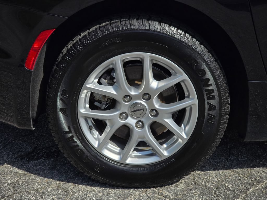 Used 2024 Chrysler Pacifica Touring-L FWD image 13