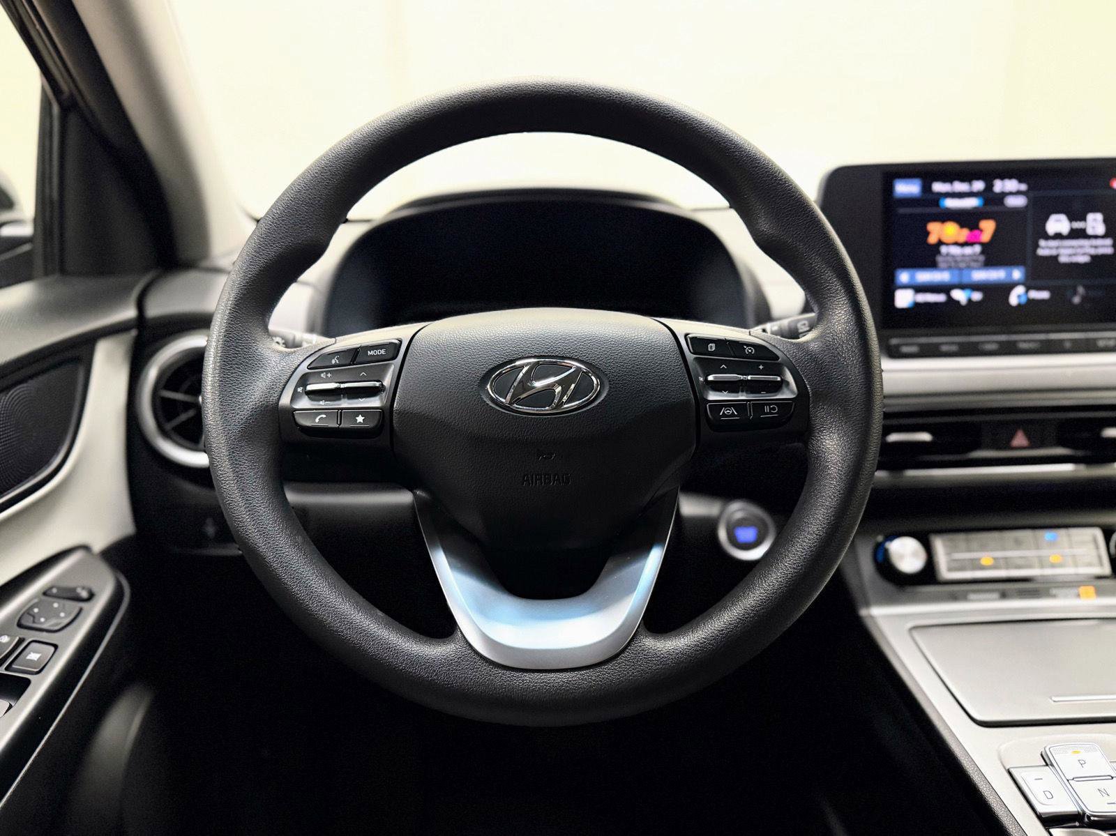 Used 2023 Hyundai Kona SE image 19