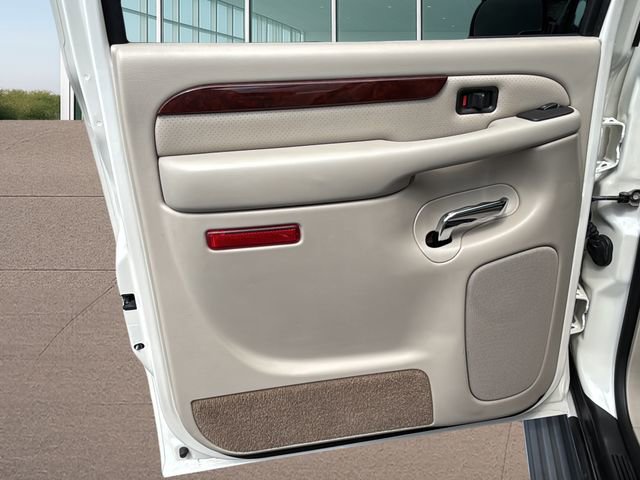 Used 2005 Cadillac Escalade EXT image 17