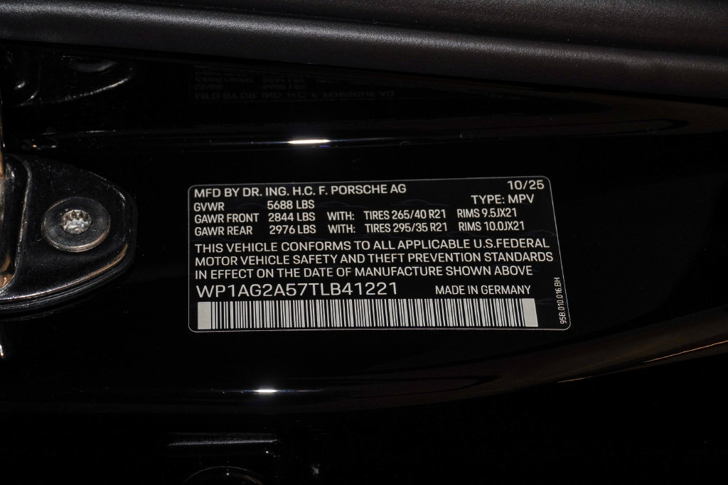 Certified 2026 Porsche Macan S AWD/4WD image 30