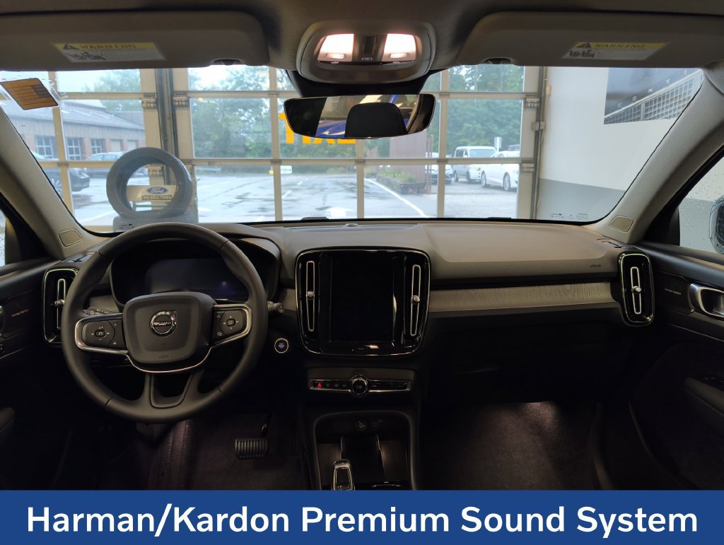 New 2026 Volvo XC40 B5 Plus w/ Protection Package Premier AWD/4WD image 15