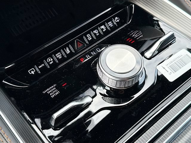 New 2026 Jeep Grand Wagoneer L Summit AWD/4WD image 13