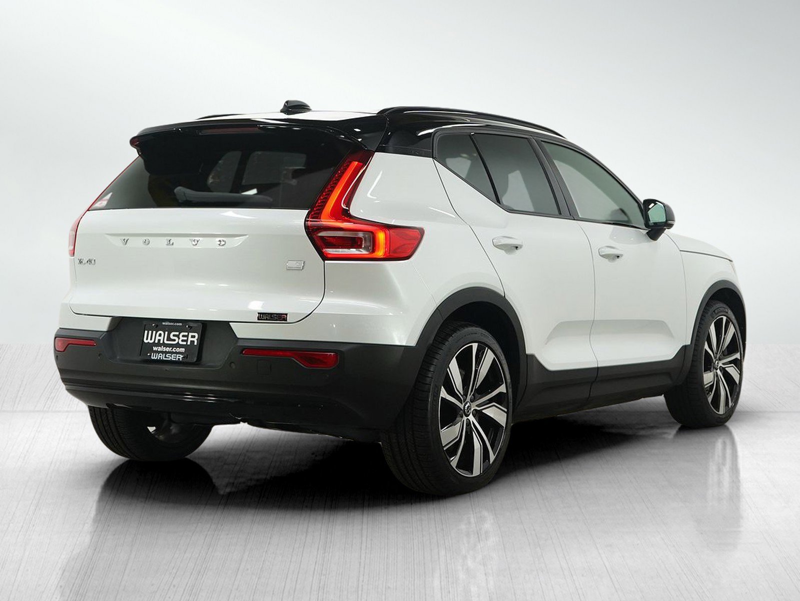 Used 2021 Volvo XC40 P8 Recharge w/ Advanced Package image 6