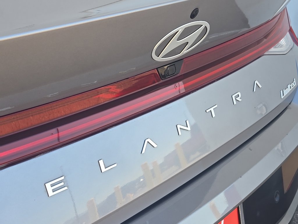 Used 2024 Hyundai Elantra Limited FWD image 39
