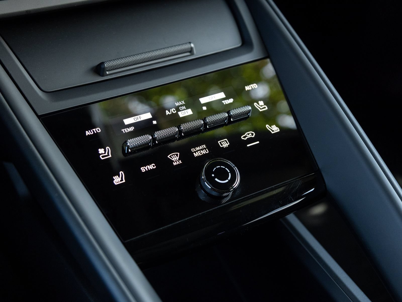 Certified 2025 Porsche Macan 4 Electric AWD/4WD image 26