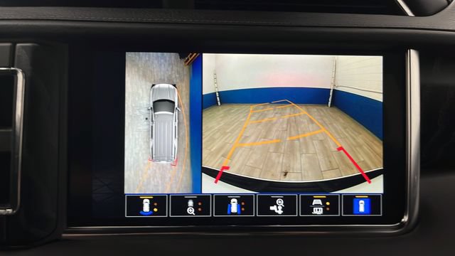 Used 2024 GMC Yukon XL Denali AWD/4WD image 14