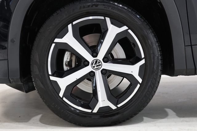 Used 2026 Volkswagen Tiguan SE AWD/4WD image 11