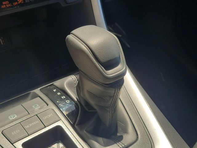 Used 2025 Toyota RAV4 XLE FWD image 31
